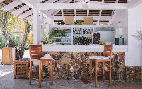 GUANA ISLAND - BEACH BAR